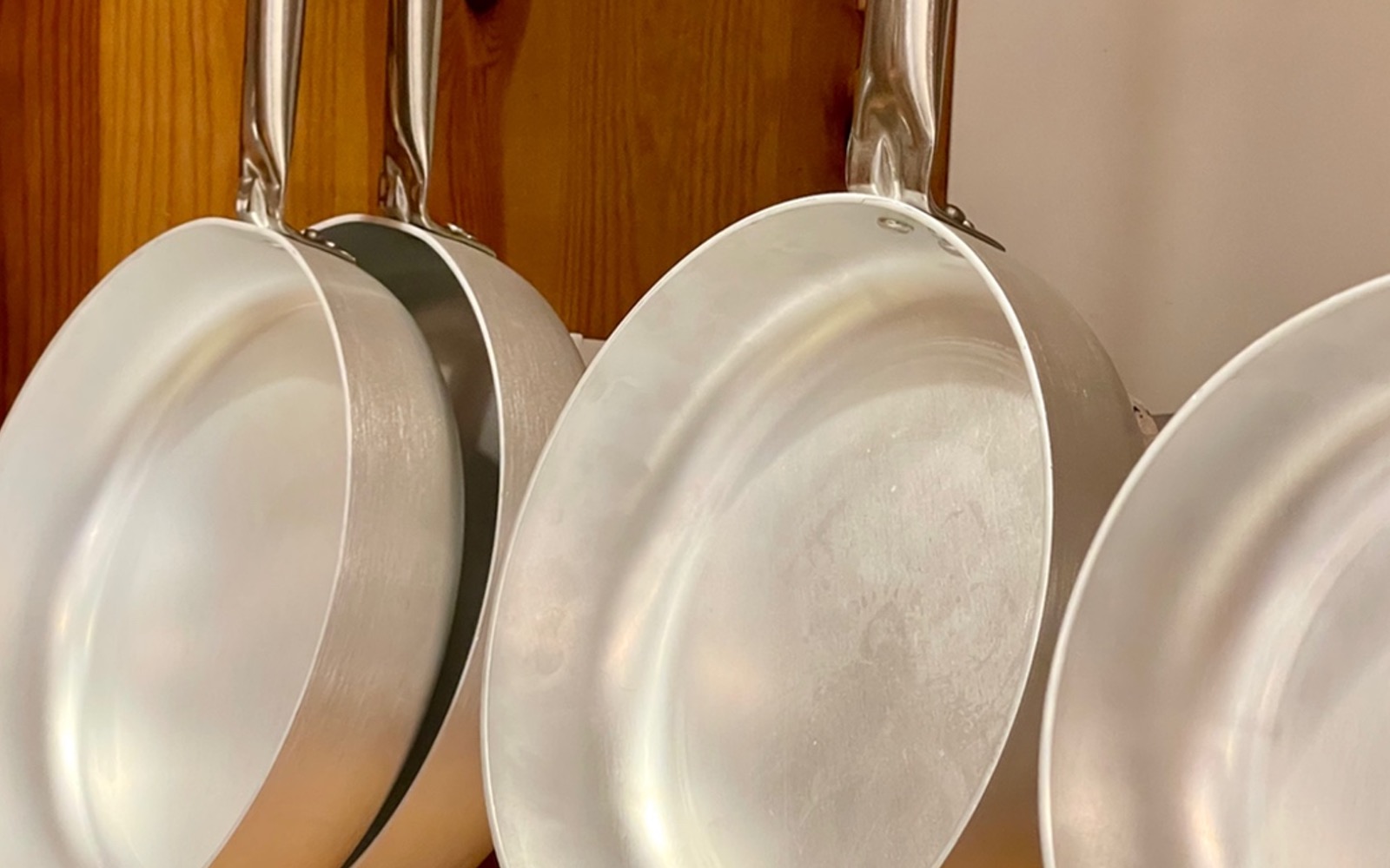 Pander I Aluminium Fra Kunst Og Køkkentøj