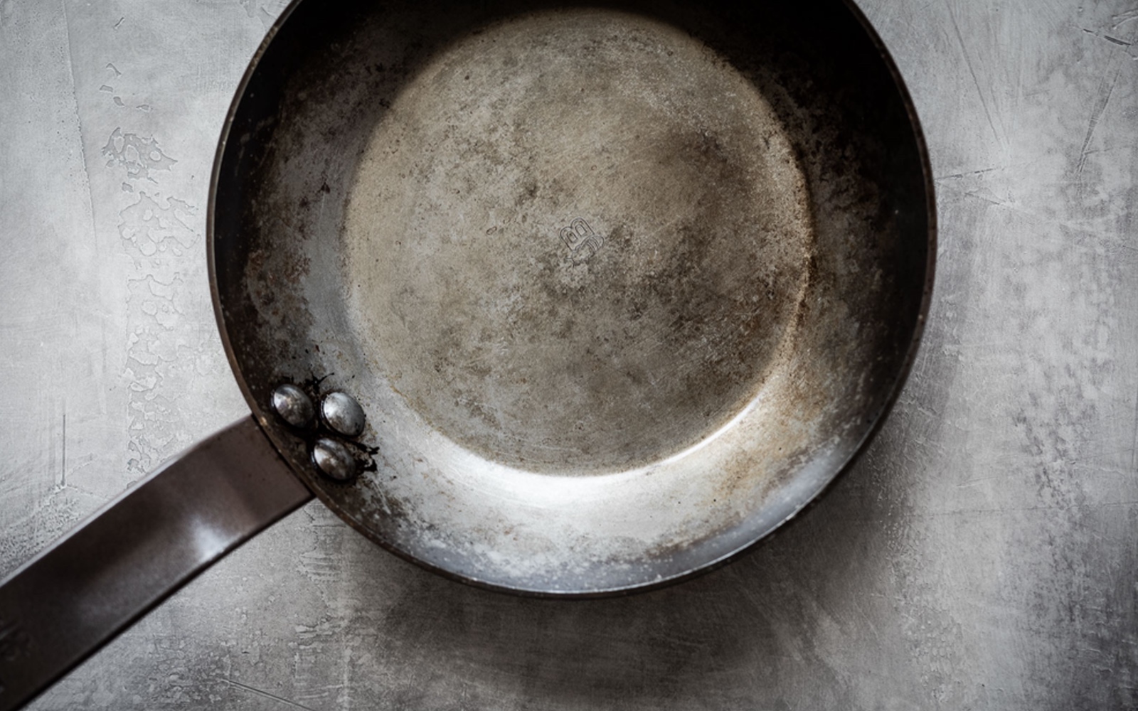 Franske Pander I Pladejern Fra Kunst Og Køkkentøj