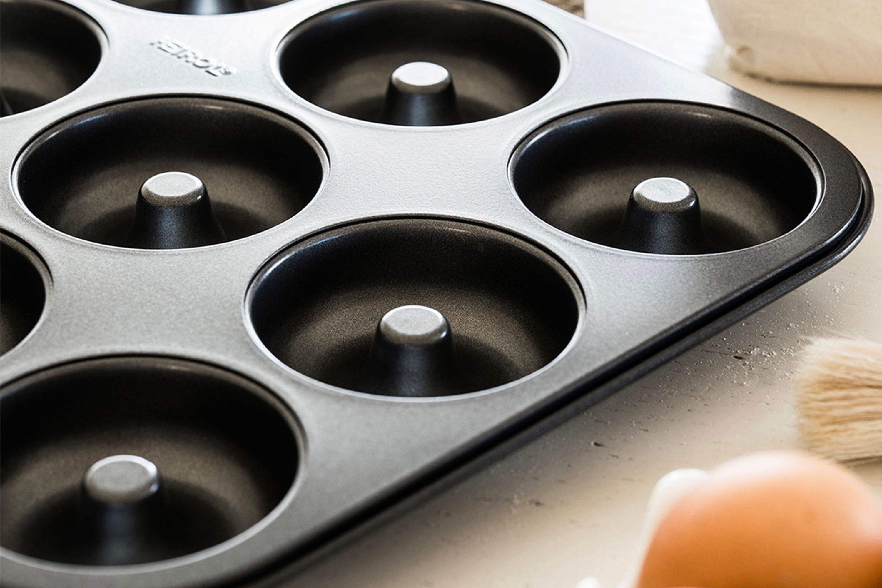 Bageplade til 12 donuts, jern, PFAS-fri belægning