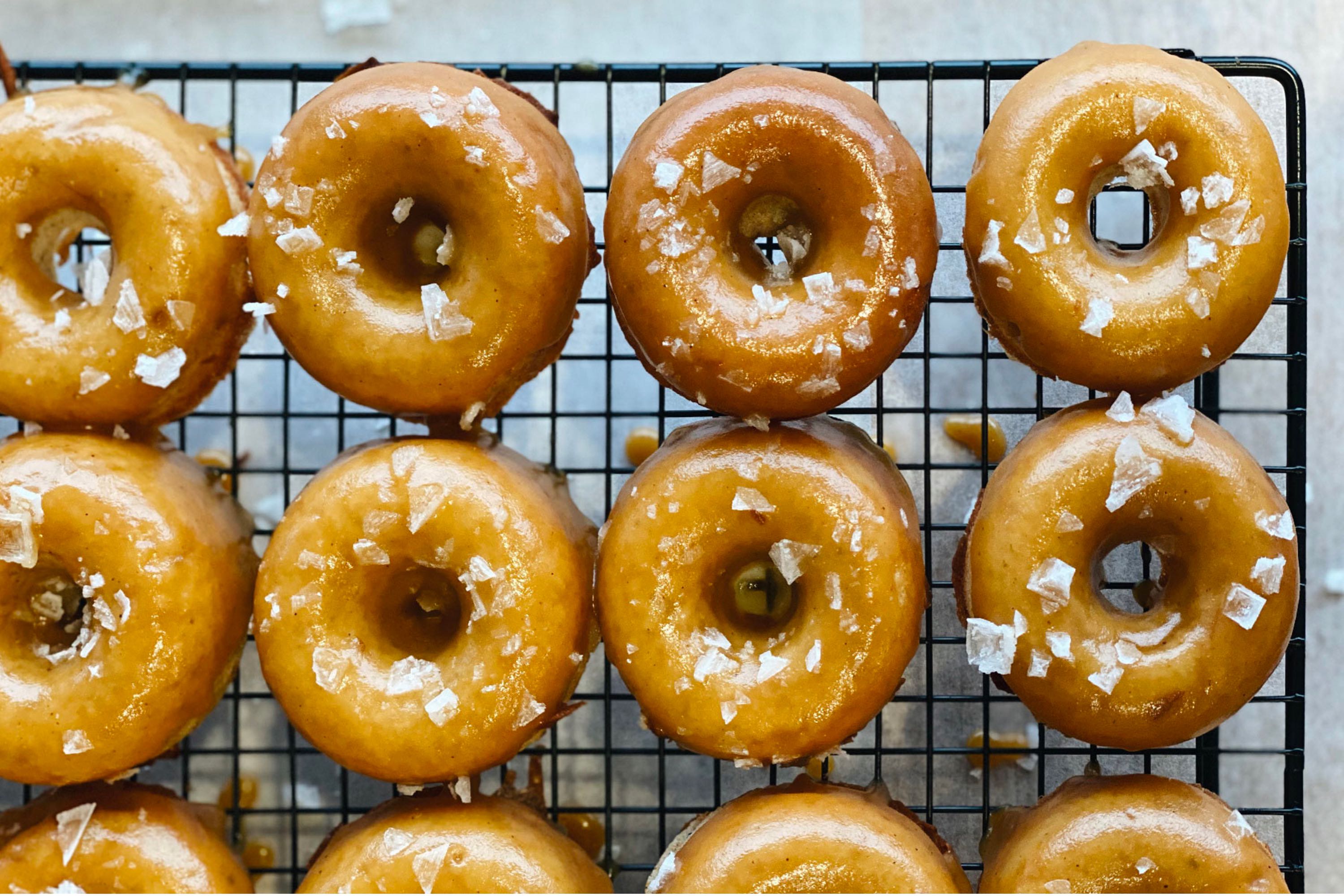 Bageplade til 12 donuts, jern, PFAS-fri belægning