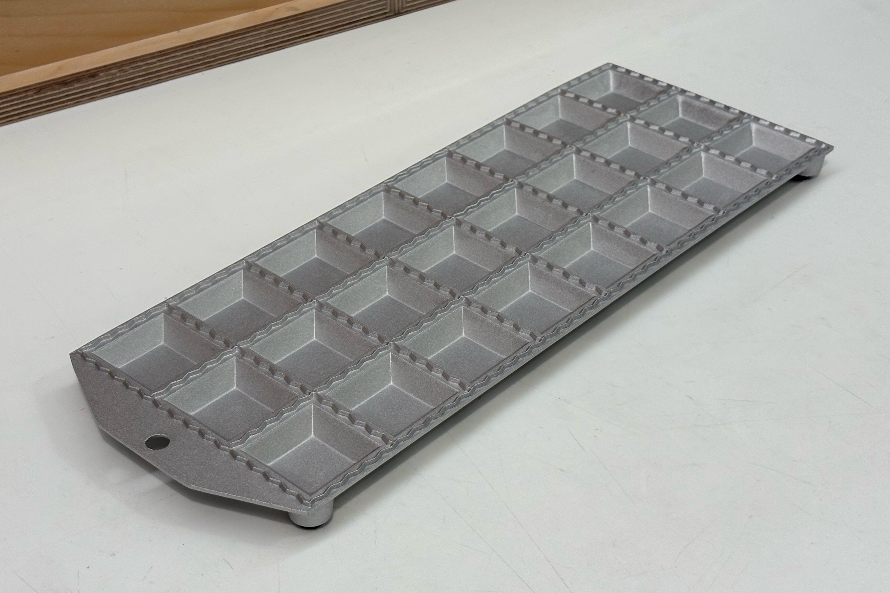 Ravioliform, aluminium, 24 kvadrater
