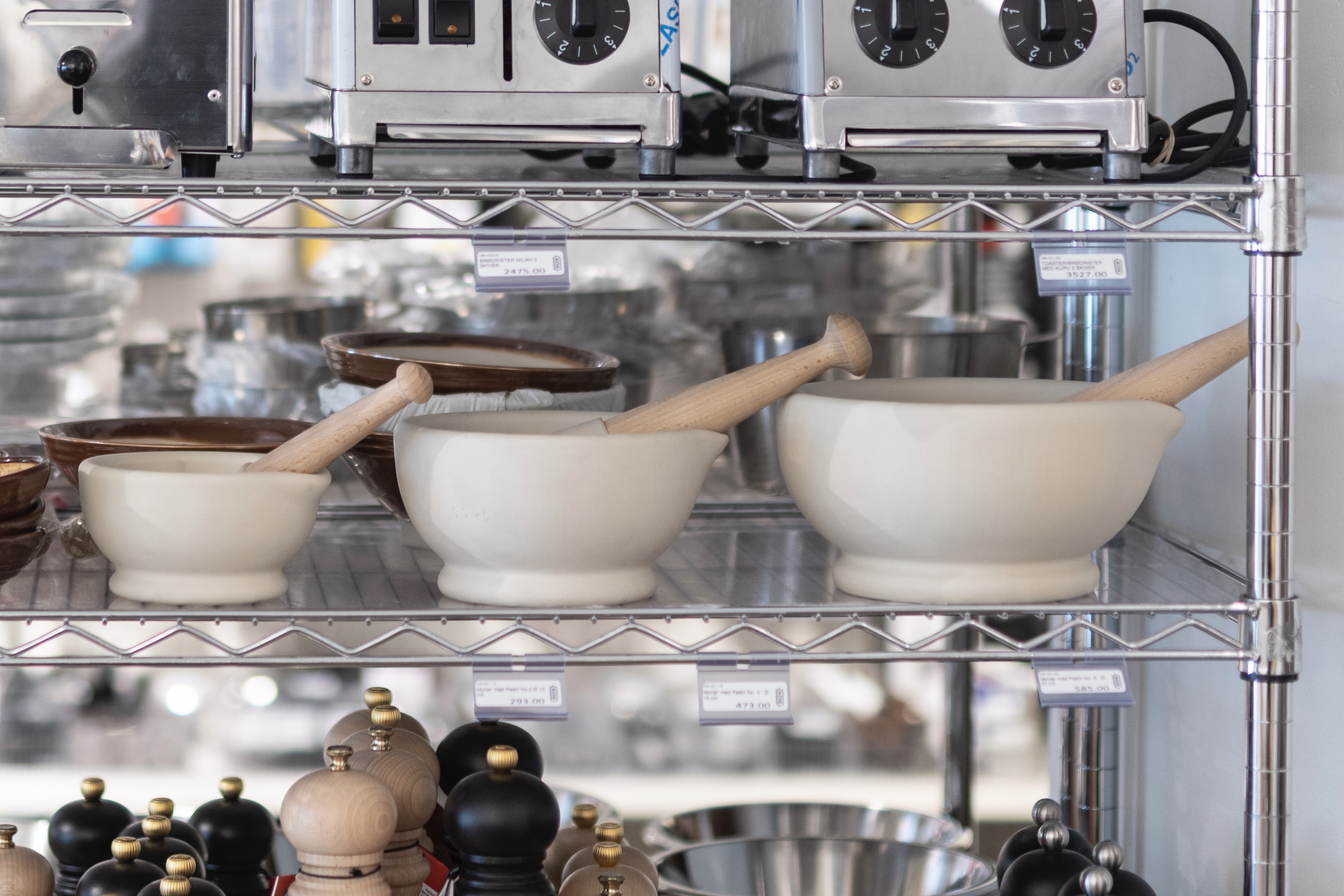 Morter med pistil, uglaseret porcelæn, No. 6