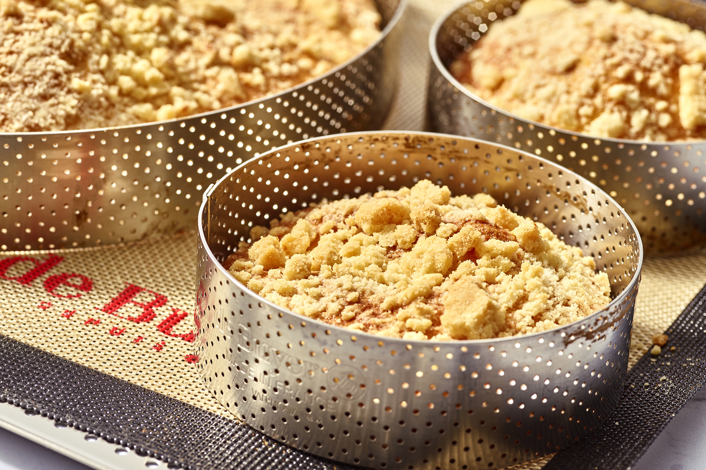 Tærtering, rund, perforeret stål, H 3,5 cm