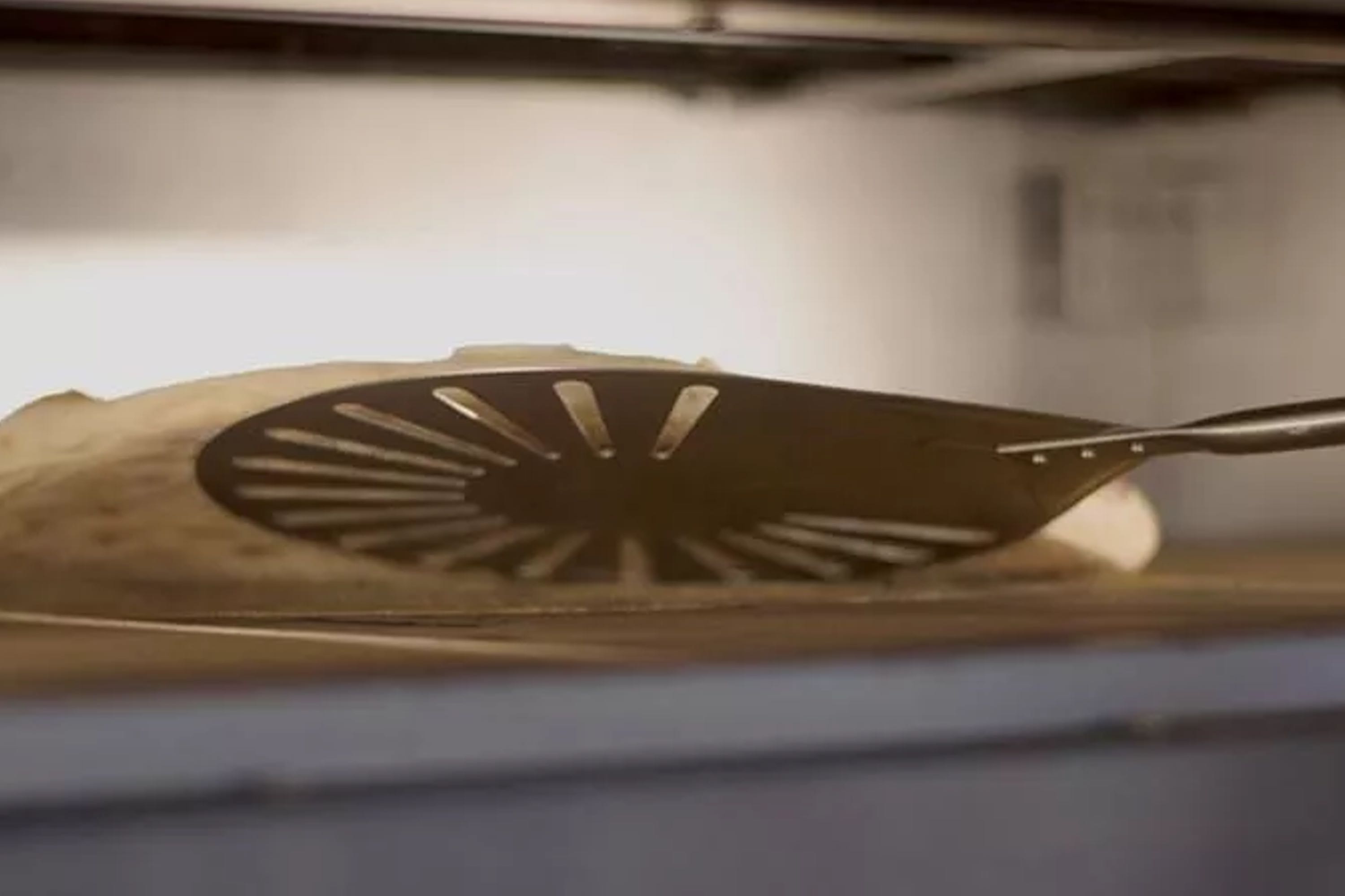 Pizzadrejer, perforeret rustfrit stål, håndtag 1,5 meter