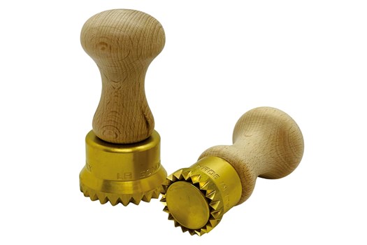 Raviolistempel, rund med takker, messing