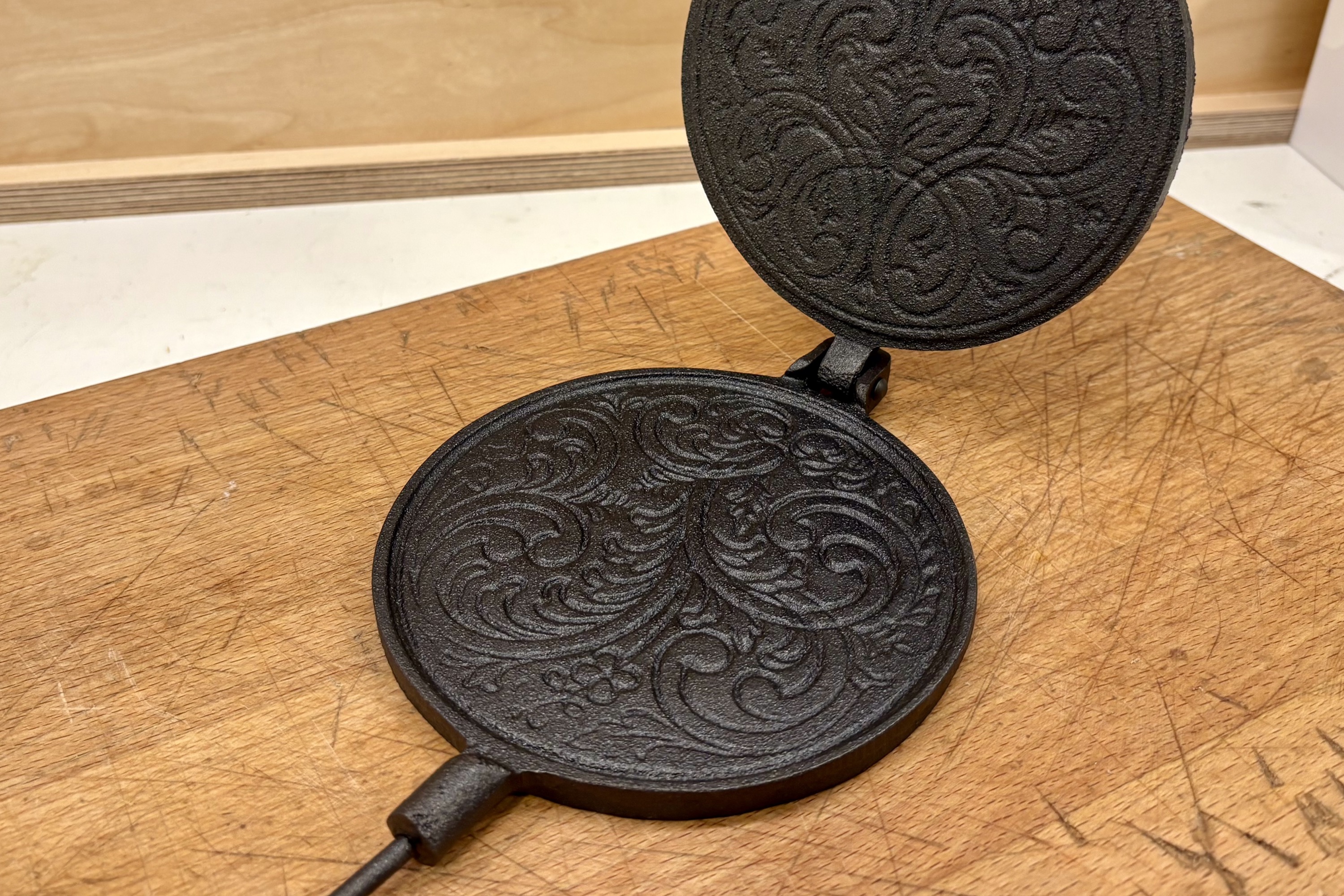 Gode Raad jern, uemaljeret støbejern