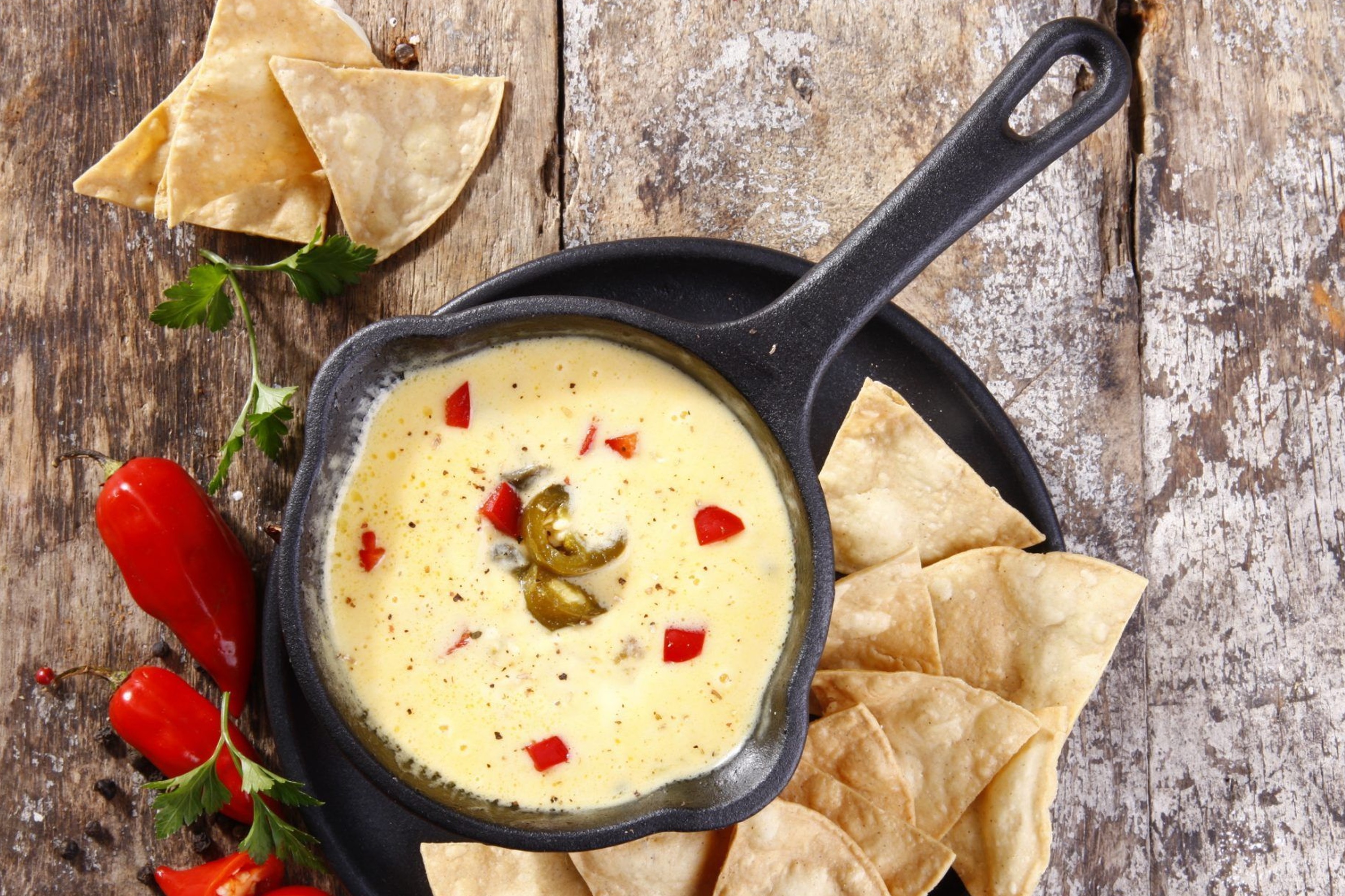 Kasserolle til servering (smørnæb), emaljeret støbejern