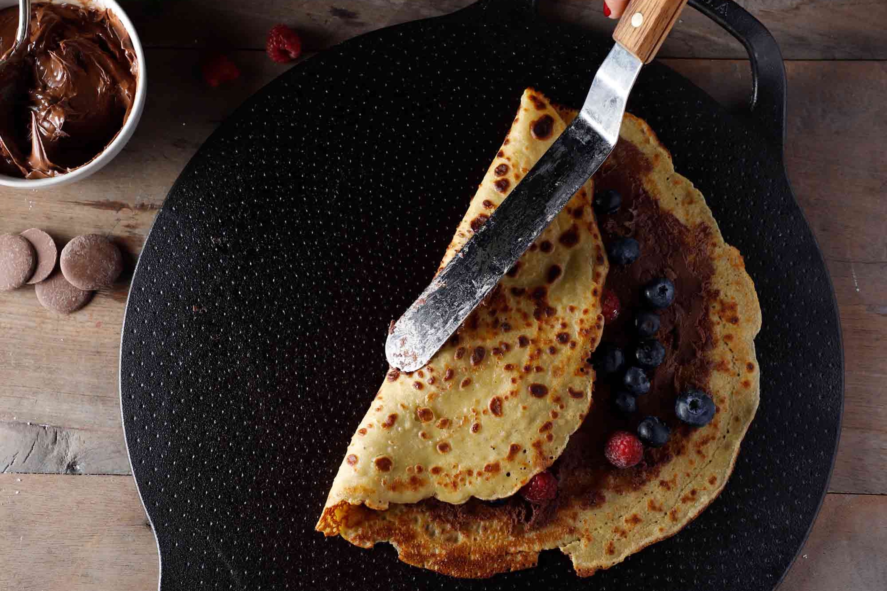 Bagejern, to håndtag, emaljeret støbejern