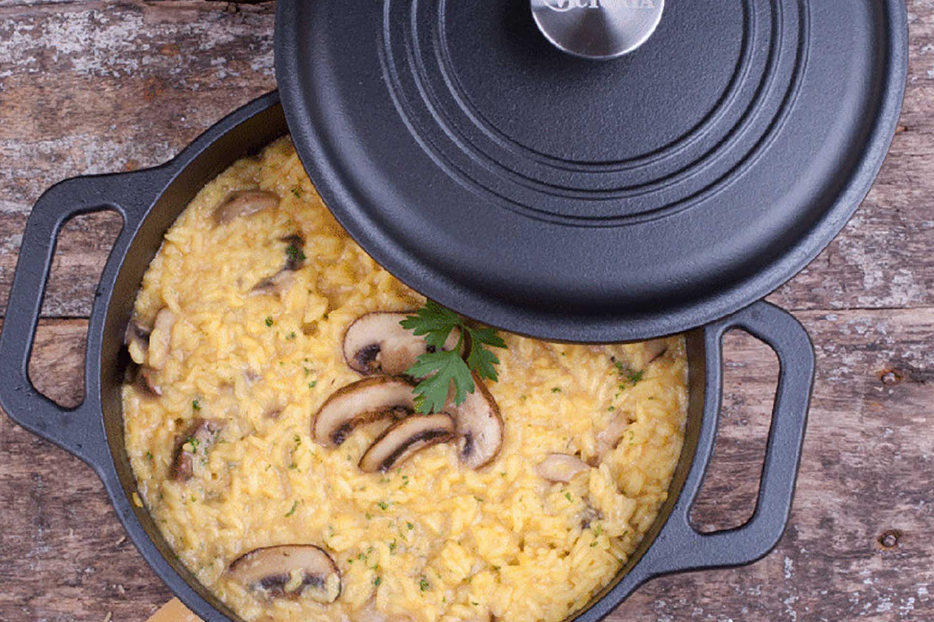 Gryde med låg, emaljeret støbejern