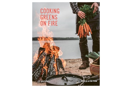 Cooking Greens on Fire: Vegetarian Recipes for the Dutch Oven and Grill / Eva & Nicolai Tram